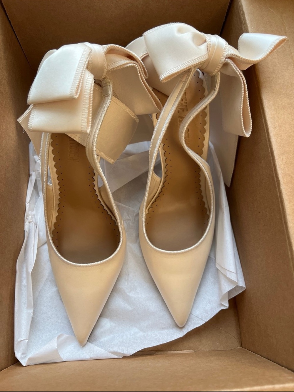 Steve Madden Cream Pointed-Toe Stiletto Pumps with Ankle Bow - Picture 5 of 11